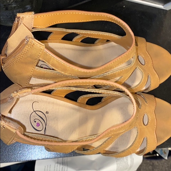 UOI Boutique Brown Wedges - Picture 10 of 11